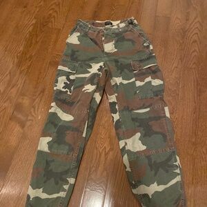 Women’s camo cargo pants